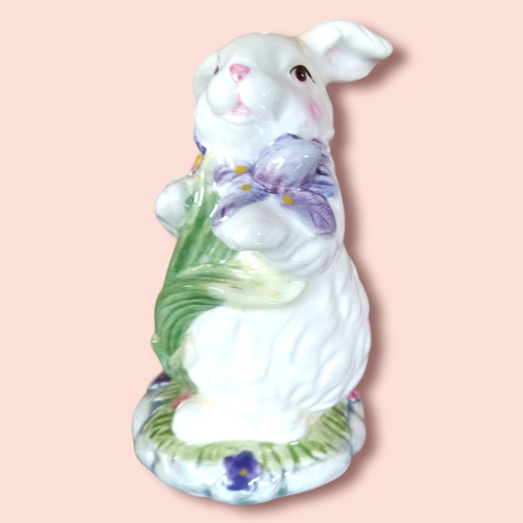 Vintage Tulip field bunny rabbit salt and pepper shakers with basket holder - Picture 2 of 9